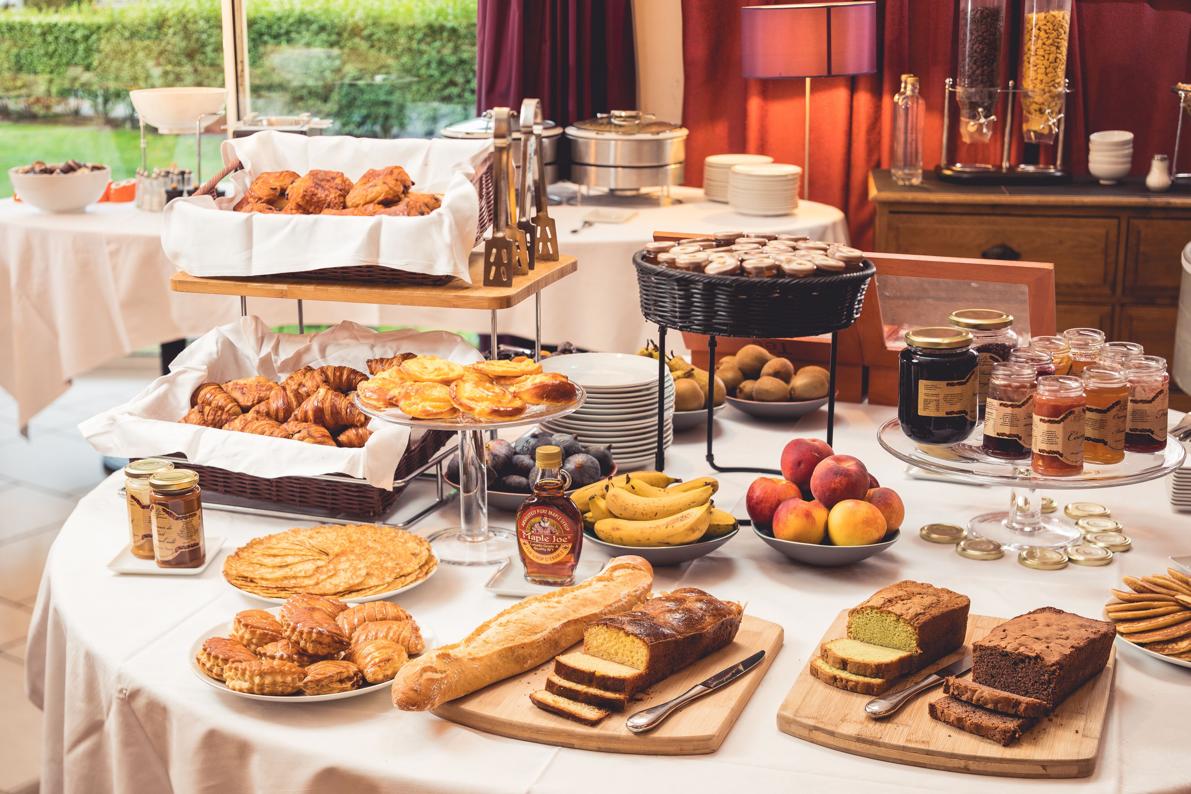 daily buffet breakfast for a fee