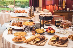Desayuno buffet todos los días (con cargo)