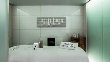 Een sauna, lichaamsbehandelingen, gezichtsbehandelingen