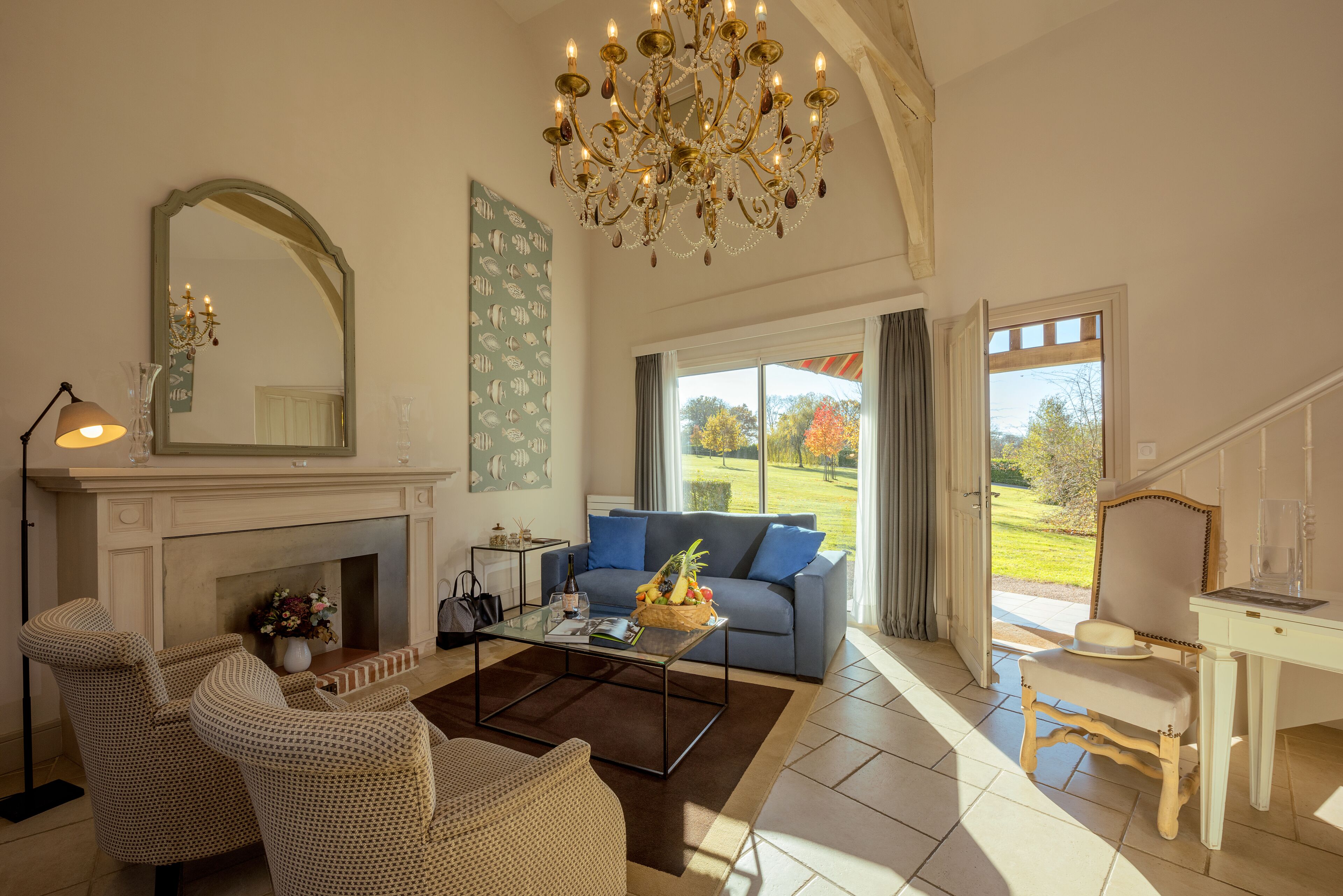 Suite, 2 slaapkamers, kamers met tussendeur (no air conditioning) | Woonkamer | Flatscreentelevisie en betaalfilms