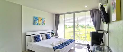 Ropa de cama de alta calidad, muebles diferentes y wifi gratis