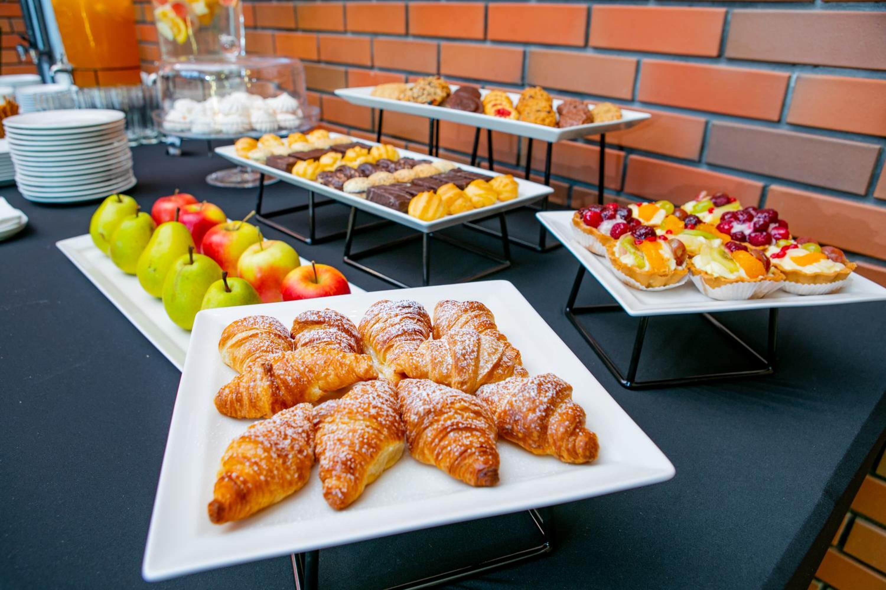 breakfast, lunch, dinner served; international cuisine