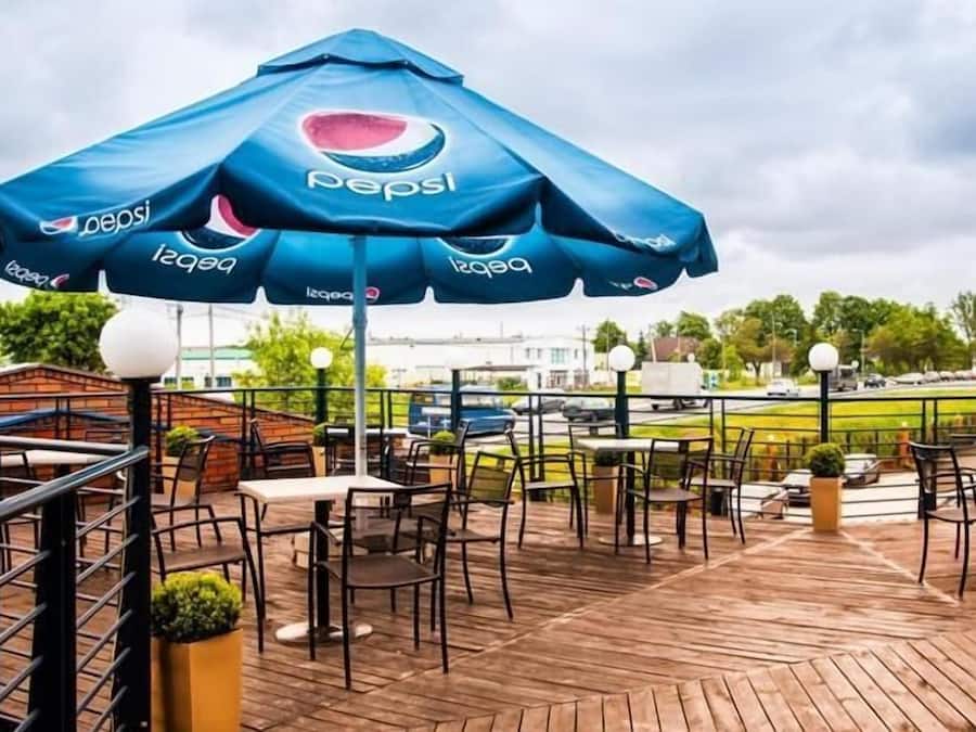 Frokost, lunsj og middag serveres, internasjonale retter