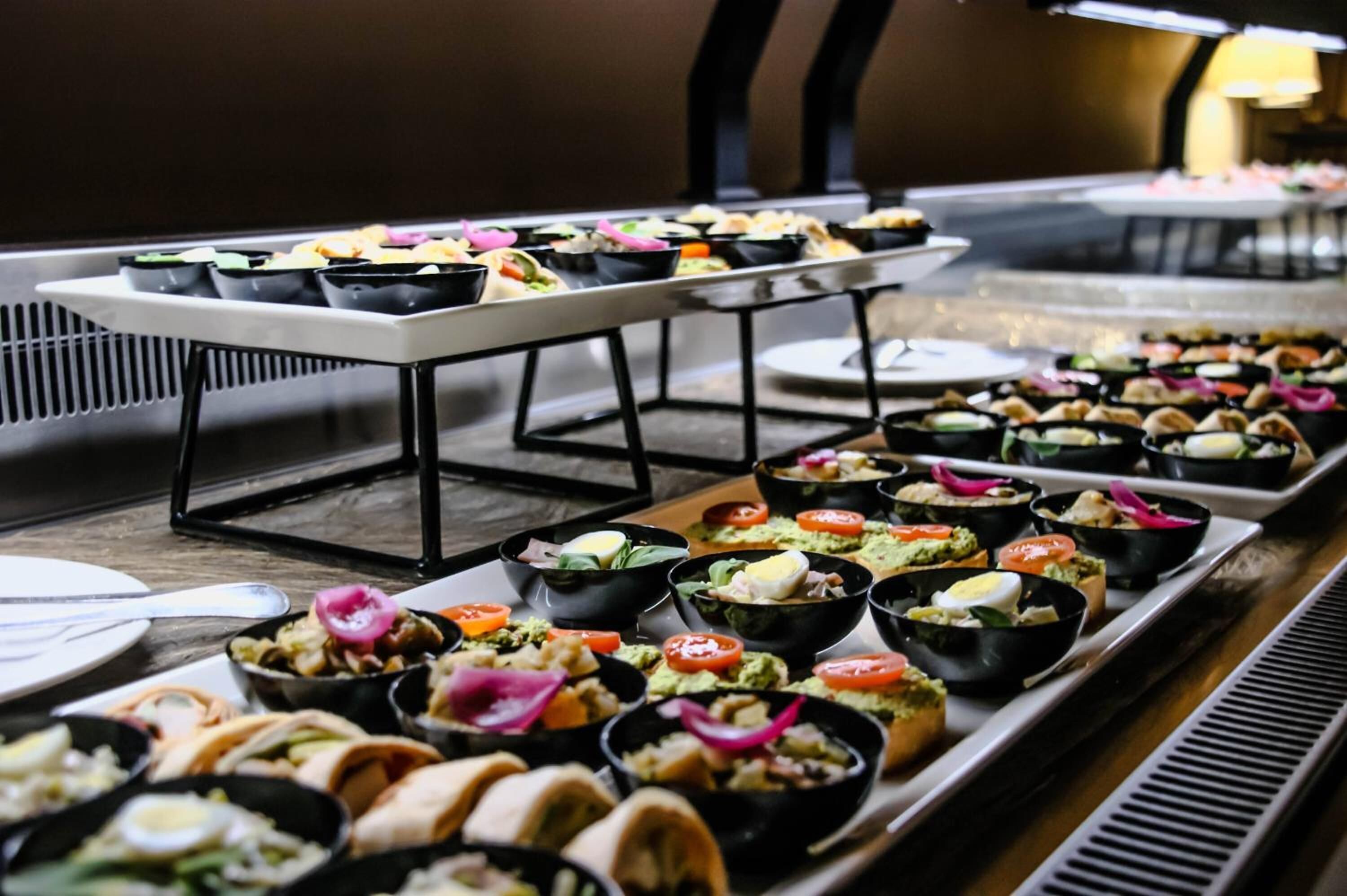 breakfast, lunch, dinner served; international cuisine