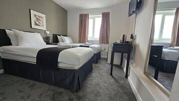 Tomannsrom – standard | 1 soverom, skrivebord og sengetøy