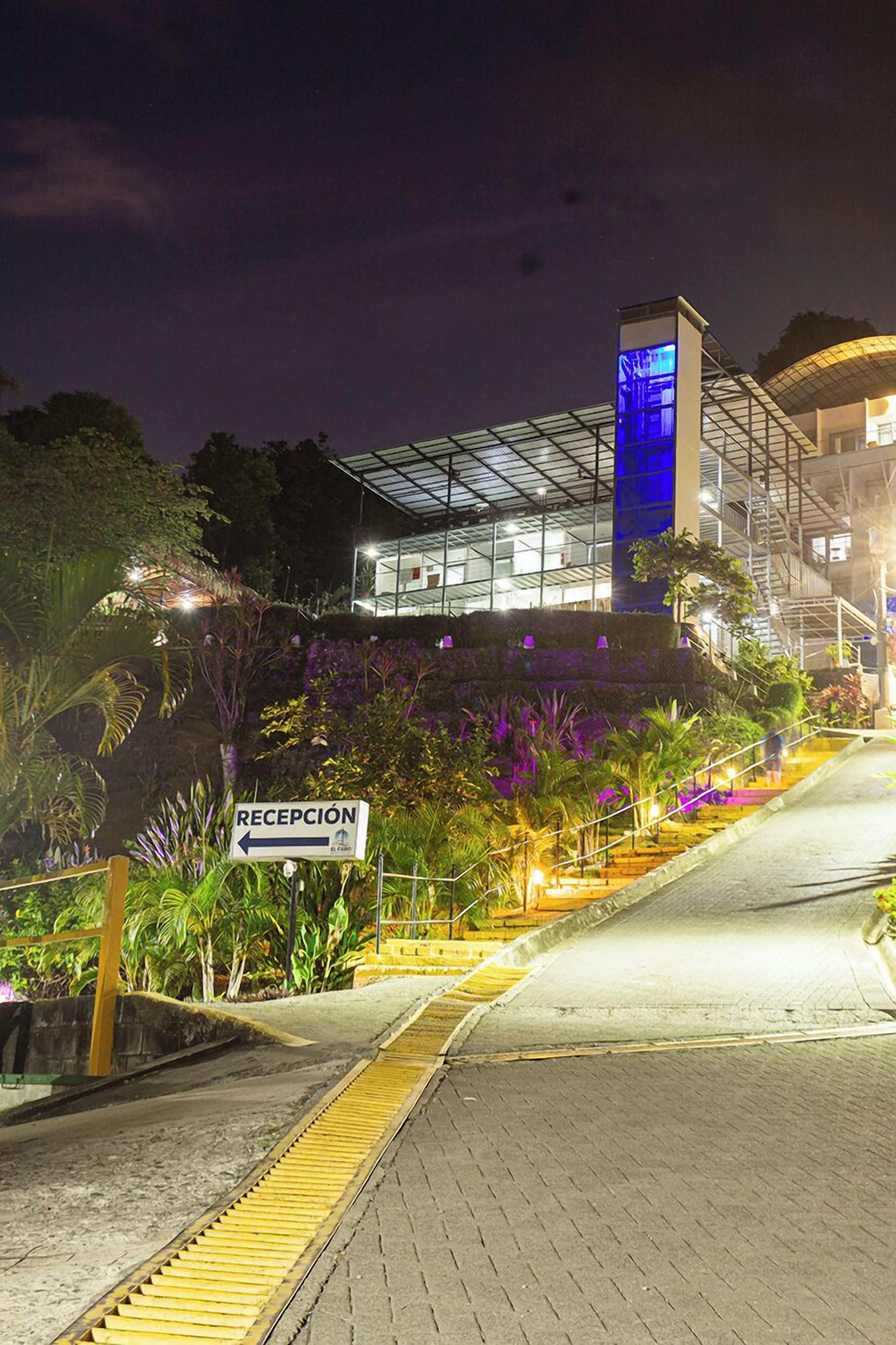 Foto - El Faro Containers Beach Hotel