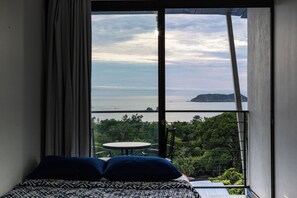 Phòng 4 Superior | Bộ đồ giường cao cấp, chăn bông, két bảo mật tại phòng 