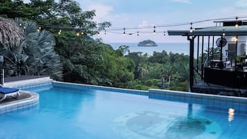 2 udendørs pools