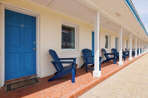 Free WiFi, bed sheets - Dolphin Oceanfront Motel (Nags Head)