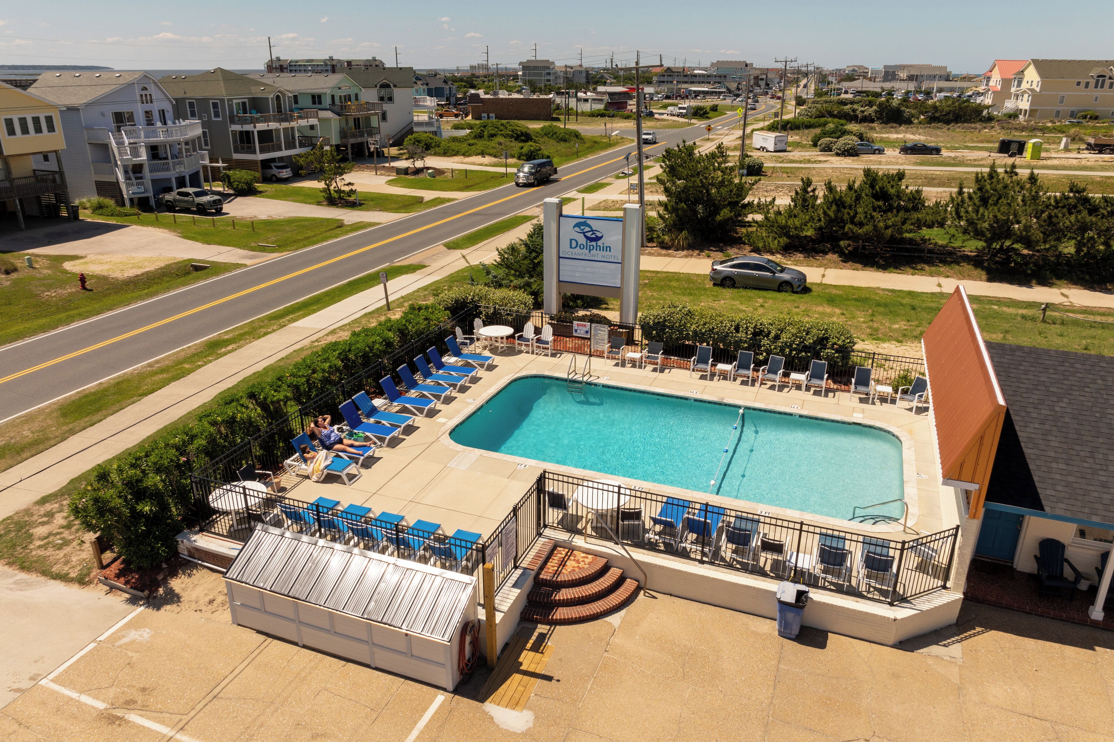 Seasonal outdoor pool, pool umbrellas