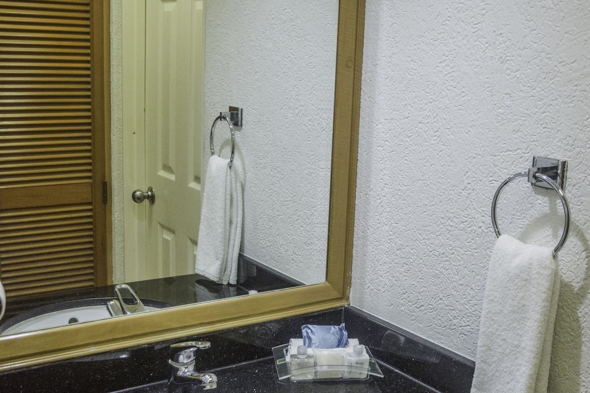 room, 2 double beds, non smoking | bathroom | combined shower/bathtub, free toiletries, hair dryer, towels