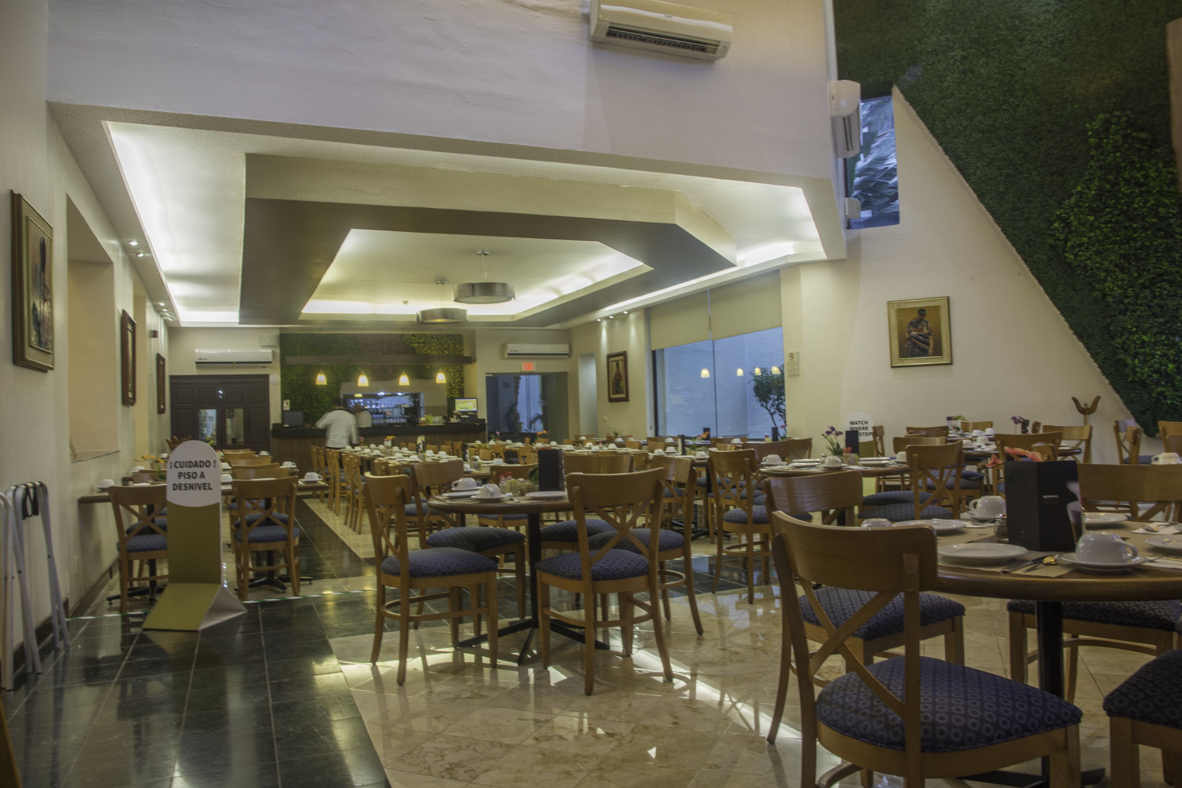 breakfast, lunch, dinner served; international cuisine