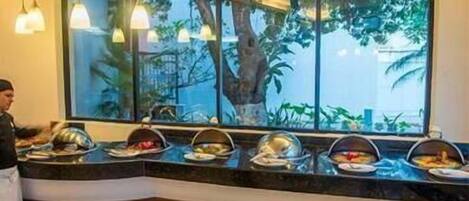 Breakfast, lunch, dinner served; international cuisine