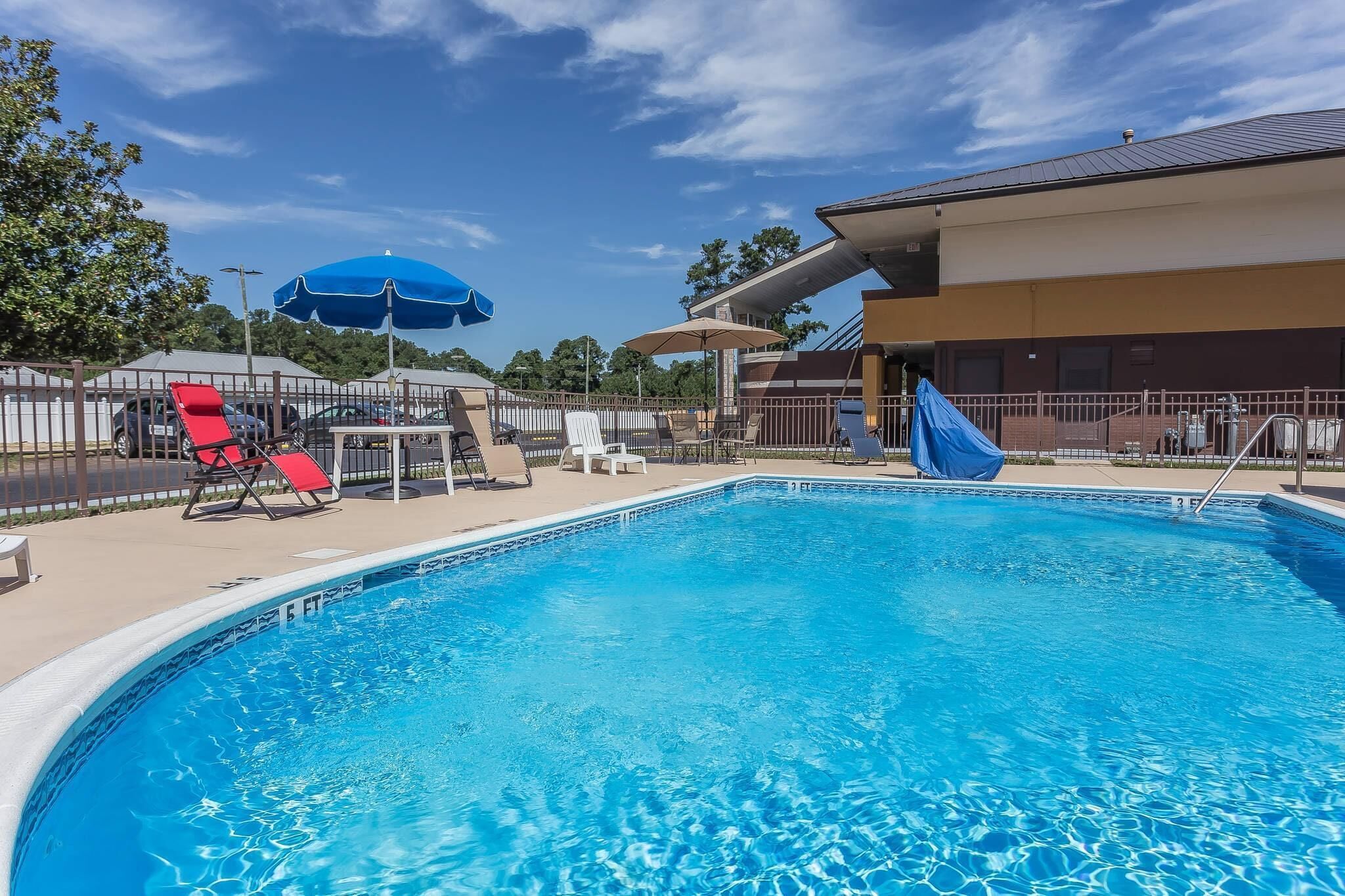 Seasonal outdoor pool, pool umbrellas, sun loungers