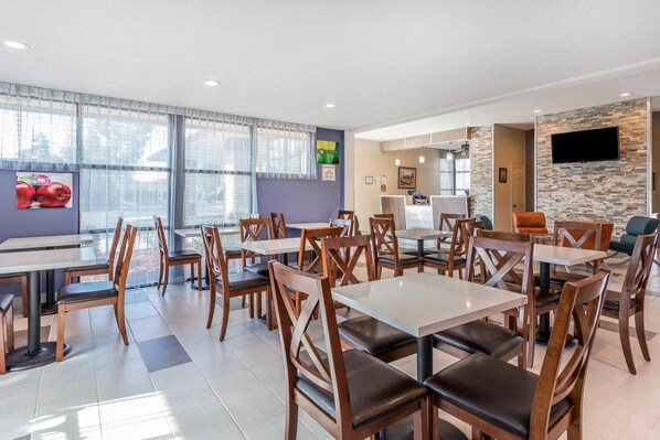 Free daily continental breakfast - Quality Inn Pinehurst Area (Aberdeen)