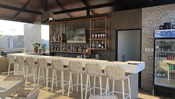 Bar junto a la piscina