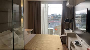 Royal Suite with Balcony | 1 bedroom, premium bedding, in-room safe, desk