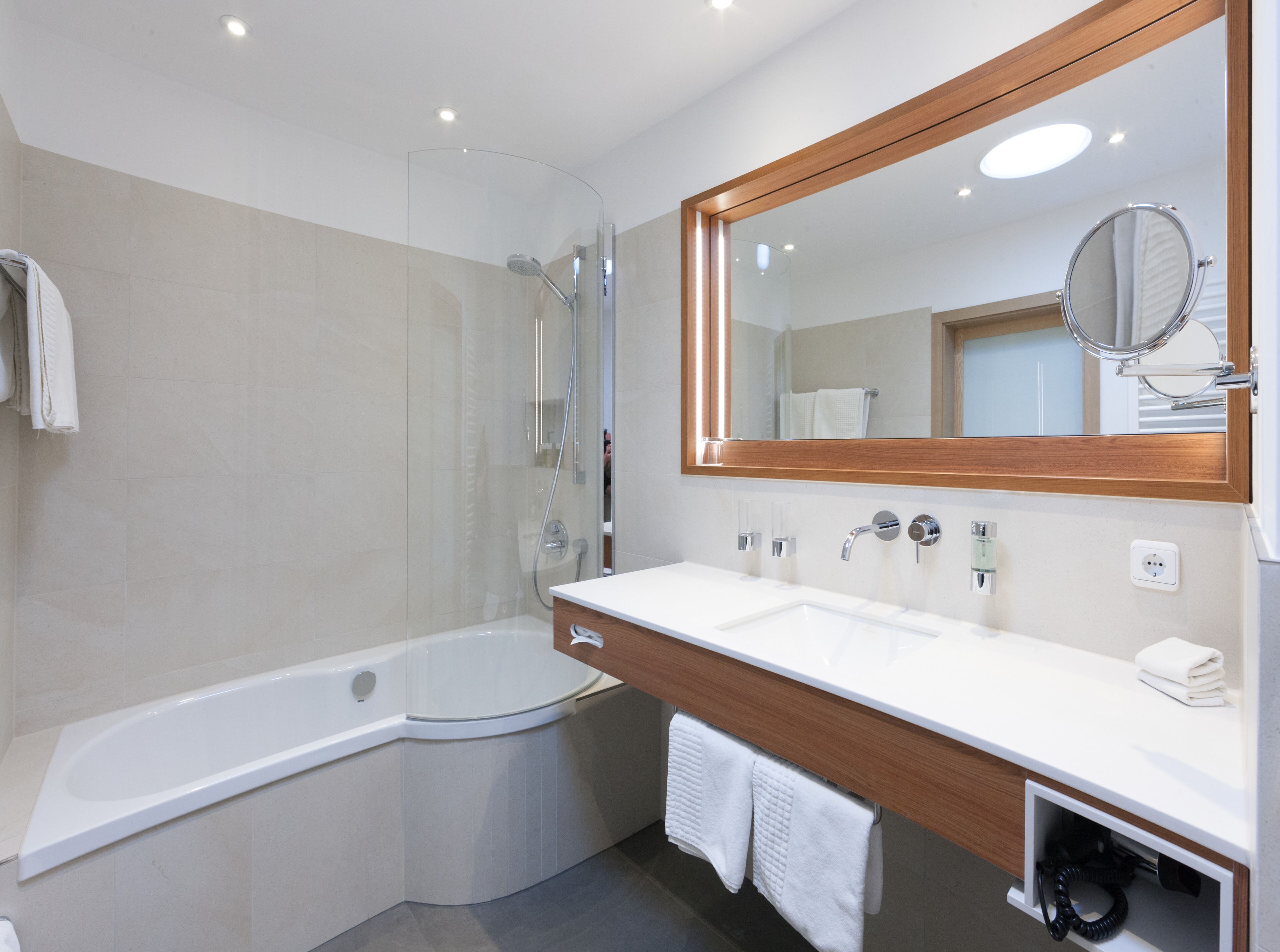 studio | bathroom | shower, eco-friendly toiletries, hair dryer, towels