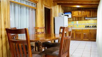 Cabaña familiar, 3 habitaciones | Servicio a la habitación