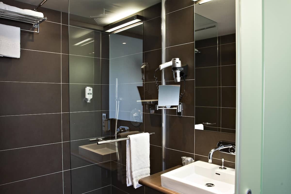 twin room, 2 single beds | bathroom | shower, free toiletries, hair dryer, towels