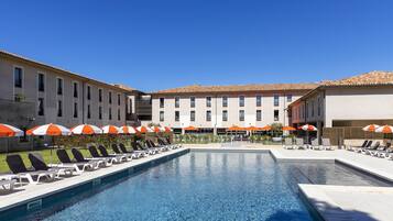 Seasonal outdoor pool, pool umbrellas, sun loungers