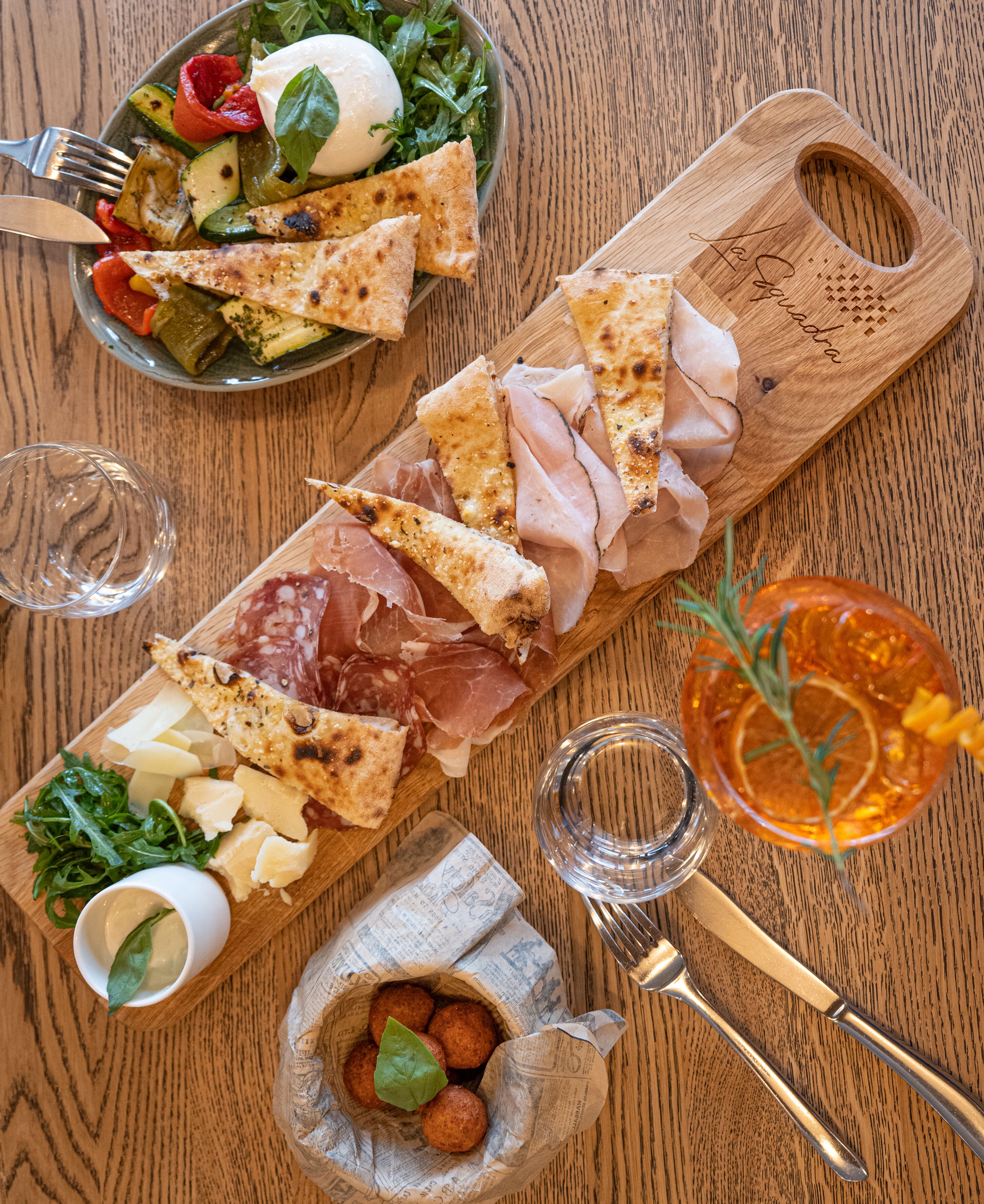 lunch, dinner, brunch served; italian cuisine