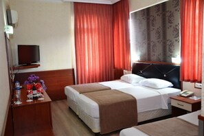 Phòng 3 | Bàn ủi/dụng cụ ủi quần áo, nôi (giường cho trẻ sơ sinh) miễn phí 