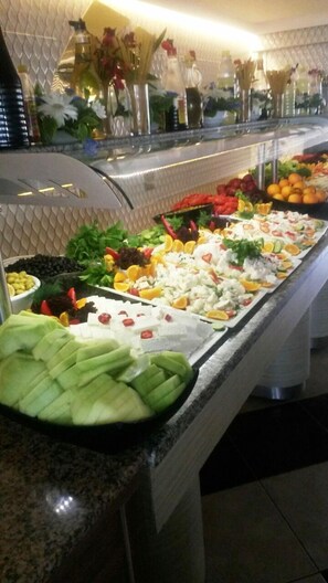 Buffet - Lara Hadrianus Hotel (Antalya)