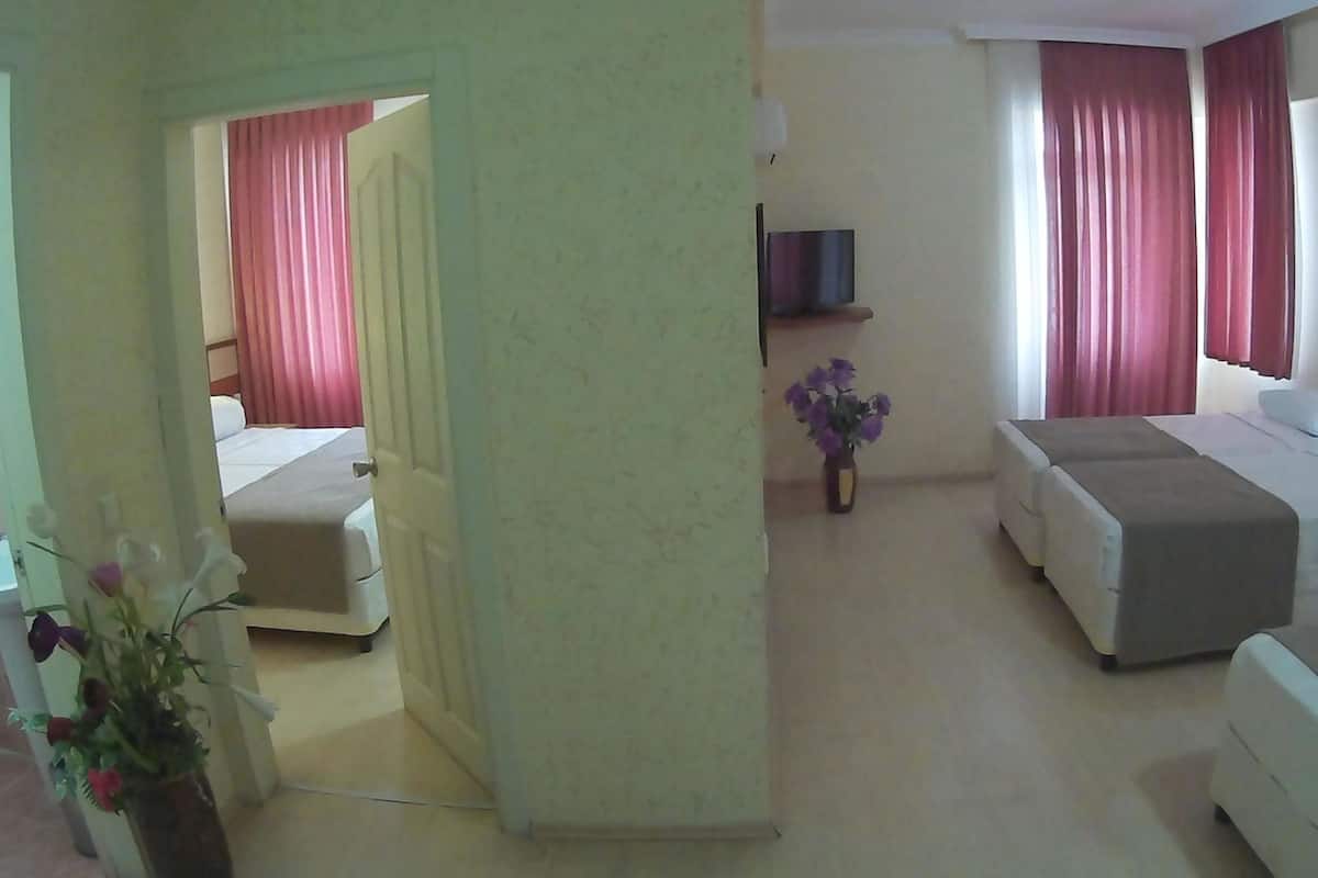 Family Room | Iron/ironing board, free cribs/infant beds, free WiFi, bed sheets