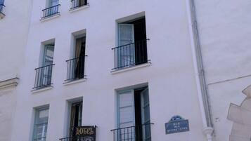 Fachada de la propiedad