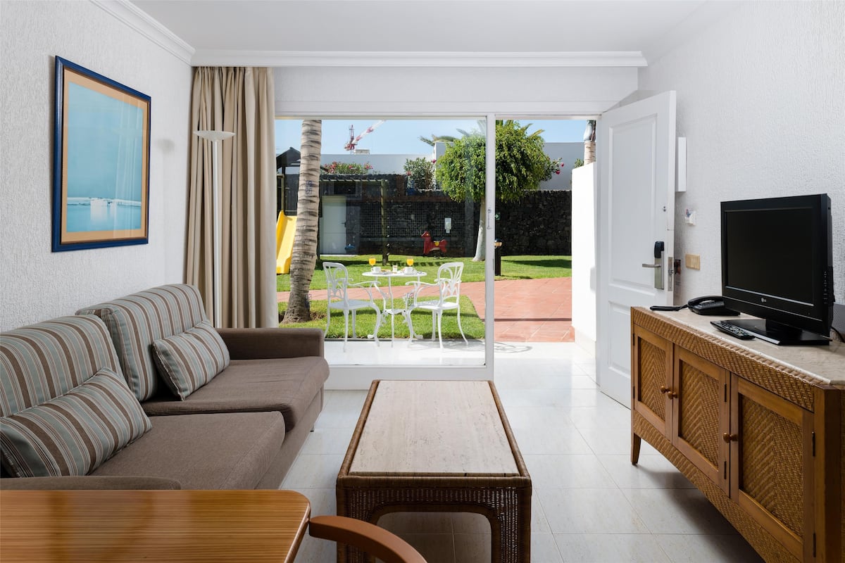 2 bedrooms, in-room safe, travel crib, free WiFi