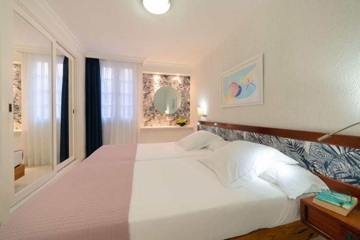 Een kluis op de kamer, reisbedje, gratis wifi, beddengoed