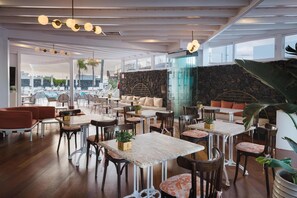 Tägliches inbegriffenes Frühstücksbuffet