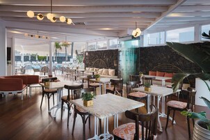 Desayuno bufé gratuito y diario