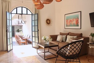 Suite, 1 King Bed (FRONTIER) | Living area | 46-inch flat-screen TV with digital channels, TV, Netflix