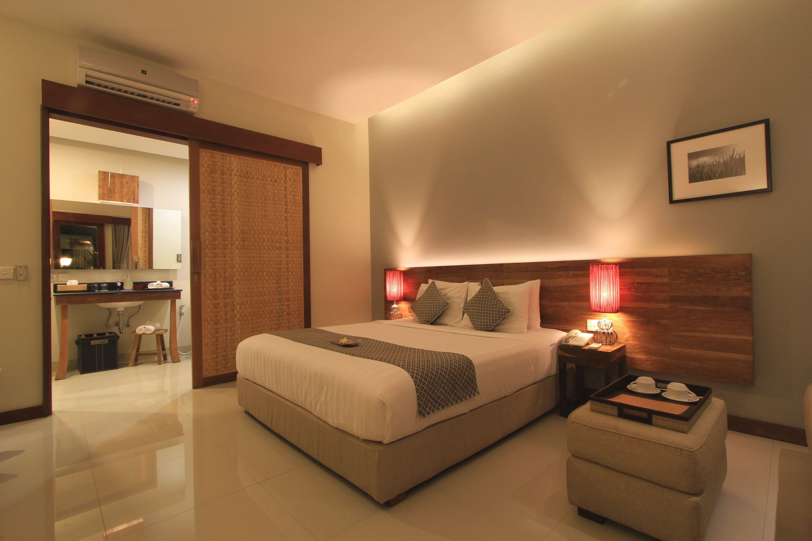 deluxe double room, pool view | in-room safe, desk, free wifi