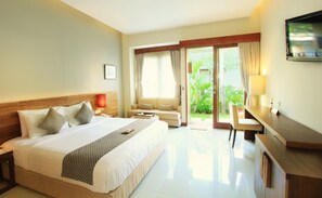 Chambre Double Deluxe, vue piscine | Coffres-forts dans les chambres, bureau, Wi-Fi gratuit