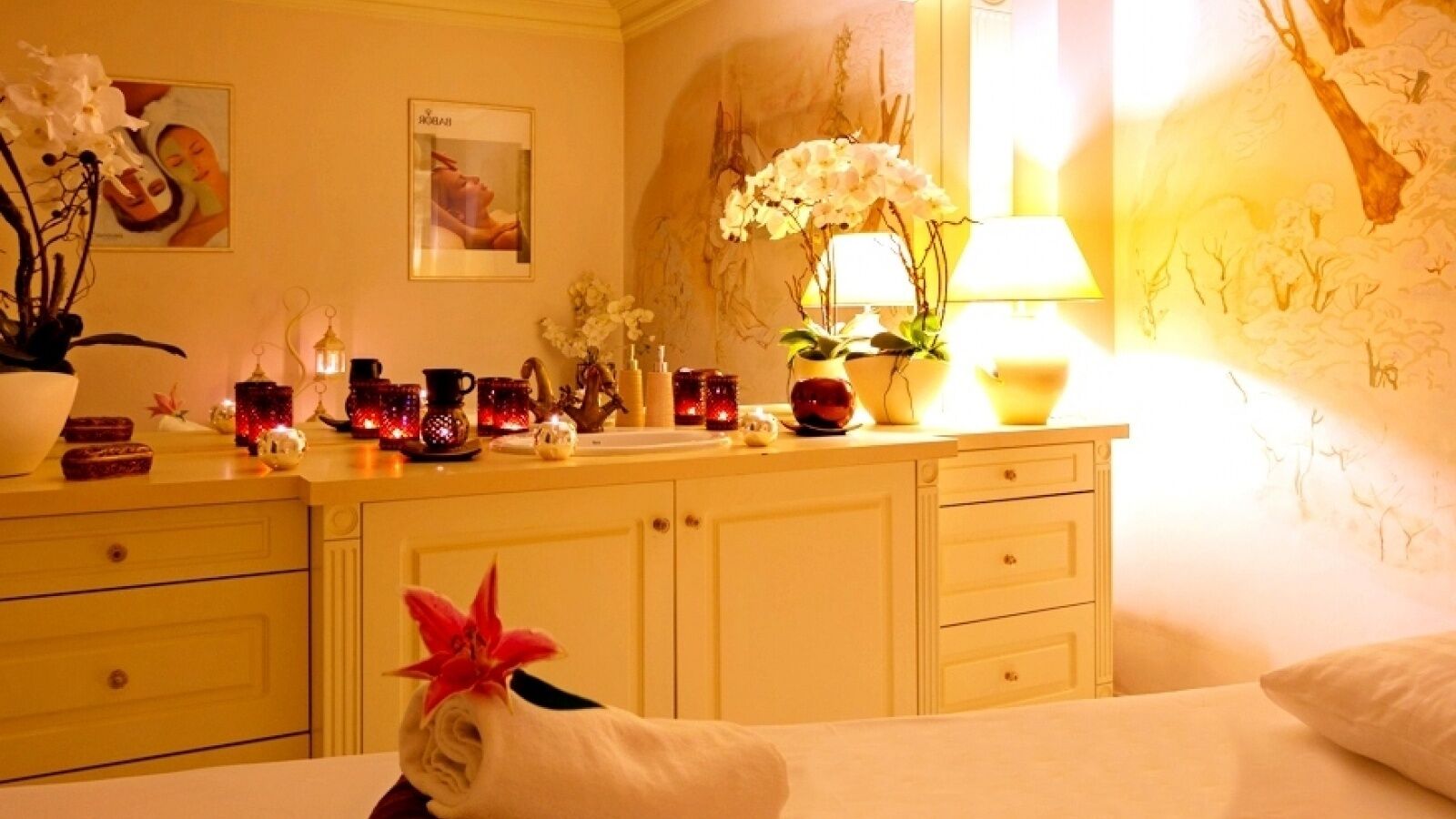 sauna, steam room, body treatments, aromatherapy, hot stone massages