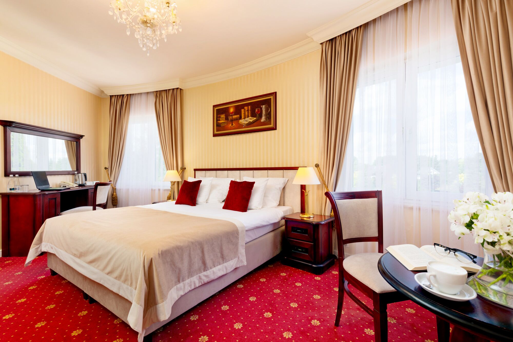 desk, rollaway beds, free wifi, bed sheets