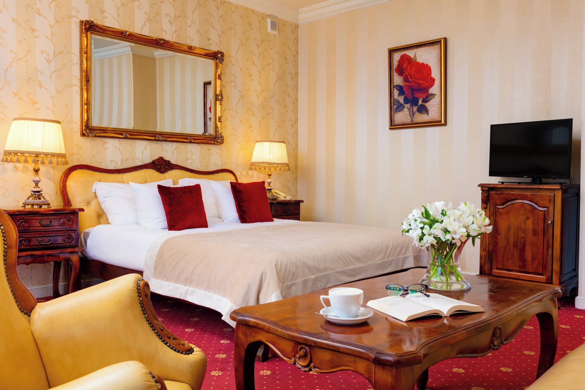 desk, rollaway beds, free wifi, bed sheets