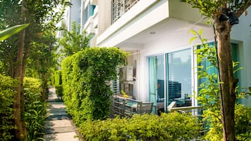 2 Bedrooms Apartment on 1st Floor | Exterior