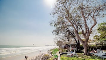 Accommodatie ligt op het strand, strandlakens