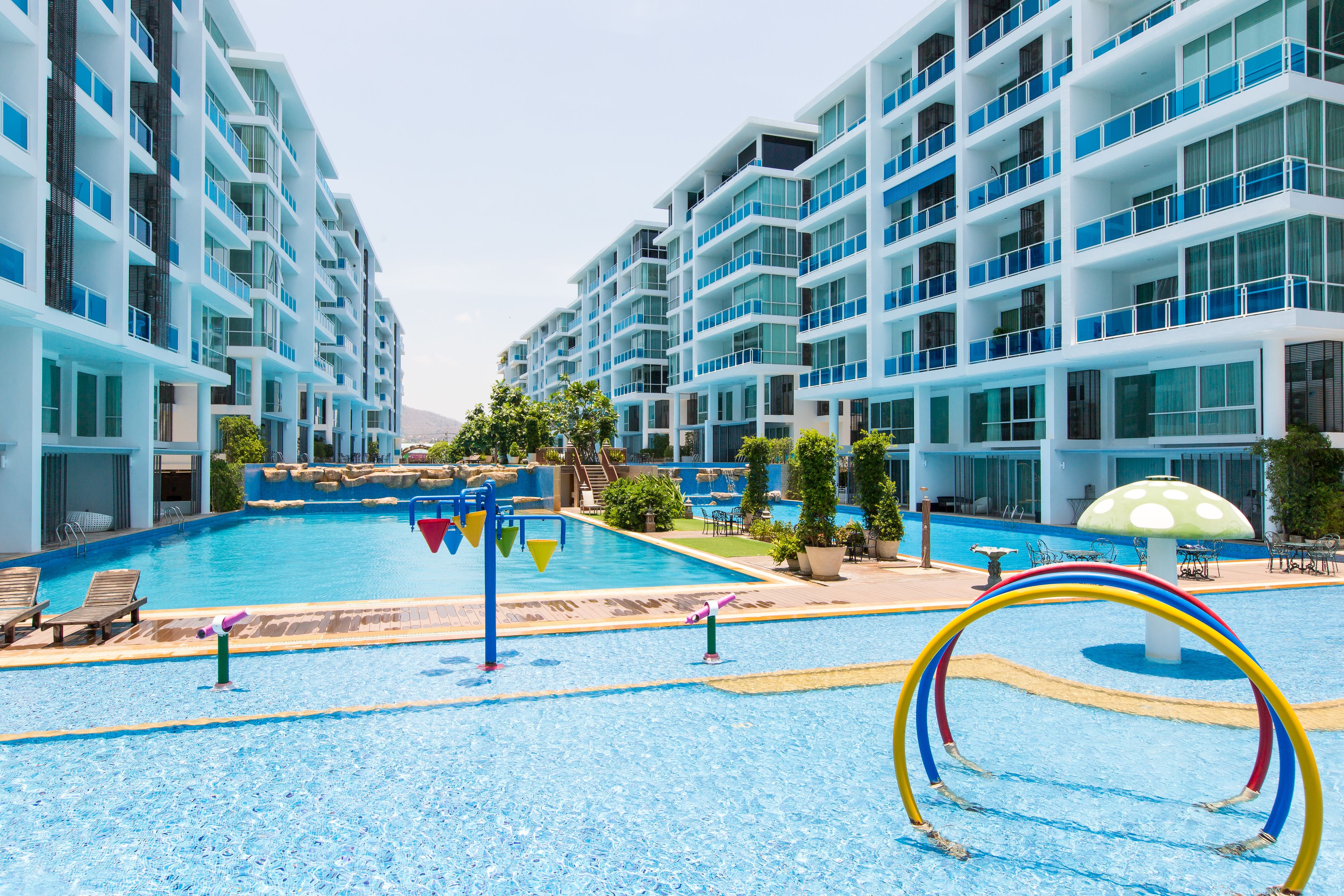 9 outdoor pools