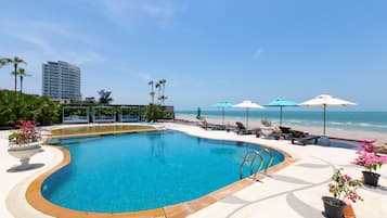 9 outdoor pools