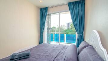 Signature Apartment, 2 Bedrooms, Non Smoking, Kitchenette | 2 bedrooms, individually decorated, individually furnished