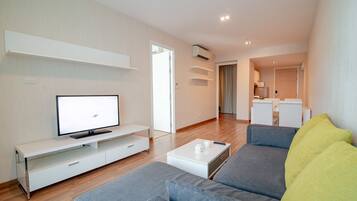 Signature Apartment, 2 Bedrooms, Non Smoking, Kitchenette | Living room | 42-inch flat-screen TV with cable channels, TV, DVD player