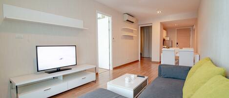 Signature Apartment, 2 Bedrooms, Non Smoking, Kitchenette | Living room | 42-inch flat-screen TV with cable channels, TV, DVD player