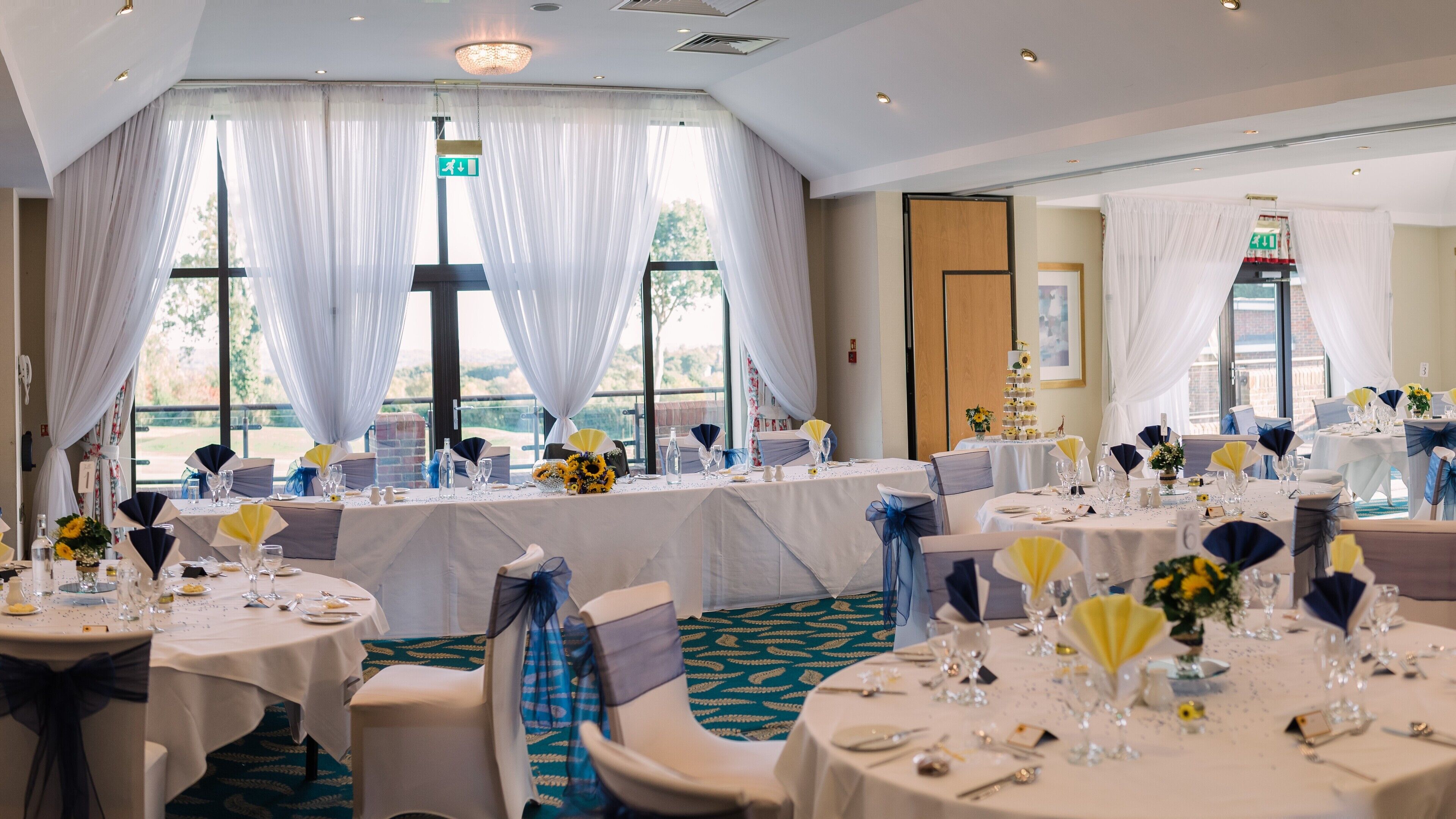 زفاف داخل الفندق