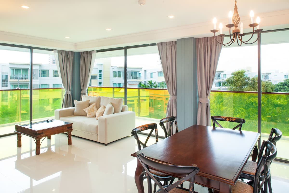 Apartment, 2 Bedrooms, Pool View | Living area | 40-inch flat-screen TV with cable channels, LCD TV