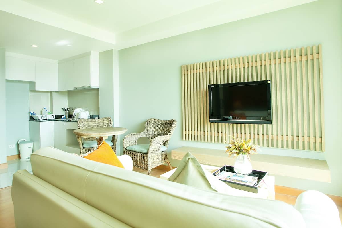 1-Bedroom with Sofa Bed | Living room | 40-inch flat-screen TV with cable channels, LCD TV